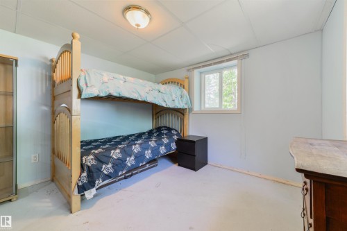 6130 Highway 16, Rural Parkland County, AB - Indoor Photo Showing Bedroom