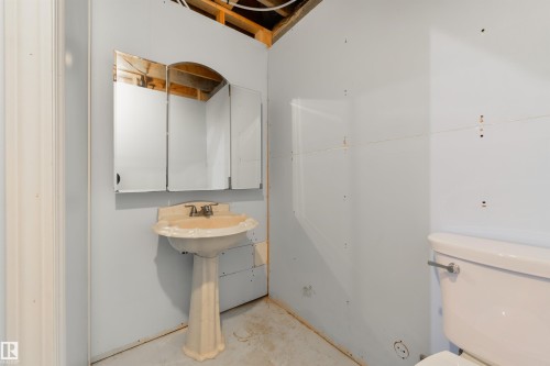 6130 Highway 16, Rural Parkland County, AB - Indoor Photo Showing Bathroom