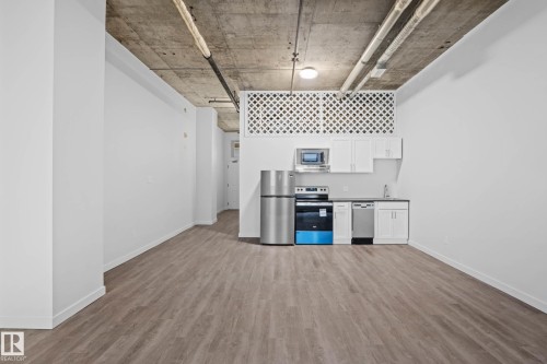 202 10024 Jasper Avenue, Edmonton, AB - Indoor Photo Showing Kitchen