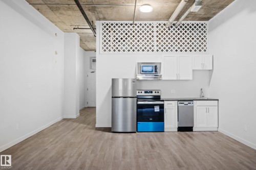 202 10024 Jasper Avenue, Edmonton, AB - Indoor Photo Showing Kitchen
