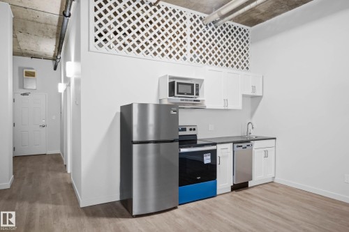 202 10024 Jasper Avenue, Edmonton, AB - Indoor Photo Showing Kitchen