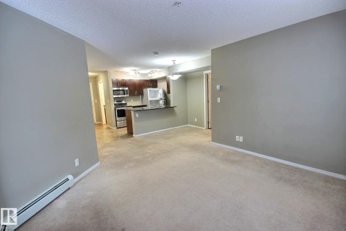 Edmonton, AB - Indoor Photo Showing Other Room