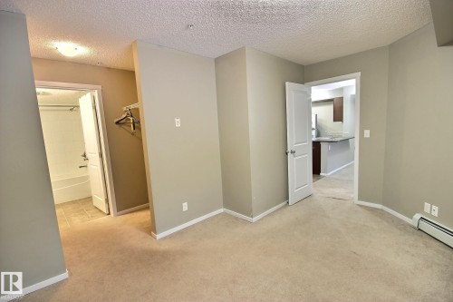 Edmonton, AB - Indoor Photo Showing Other Room