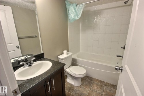 Edmonton, AB - Indoor Photo Showing Bathroom