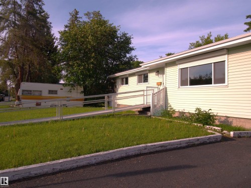 10719 152 Street, Edmonton, AB - Outdoor