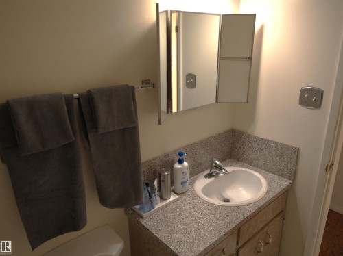 10719 152 Street, Edmonton, AB - Indoor Photo Showing Bathroom