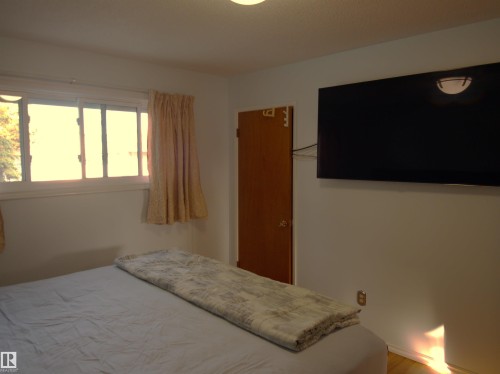 10719 152 Street, Edmonton, AB - Indoor Photo Showing Bedroom