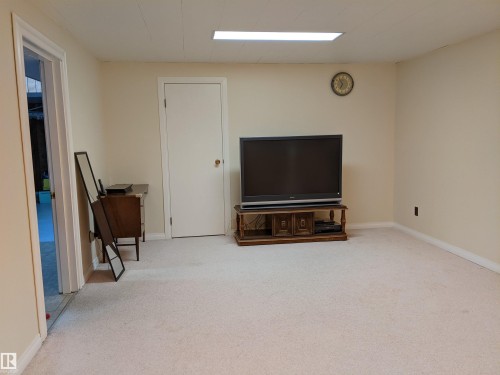 10719 152 Street, Edmonton, AB - Indoor