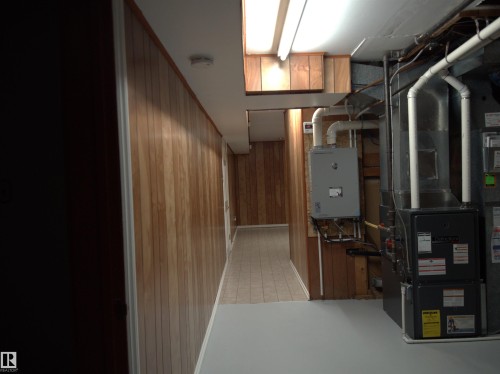 10719 152 Street, Edmonton, AB - Indoor