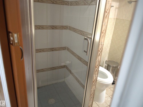 10719 152 Street, Edmonton, AB - Indoor Photo Showing Bathroom