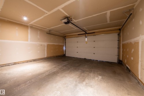 97 465 Hemingway Road, Edmonton, AB - Indoor Photo Showing Garage