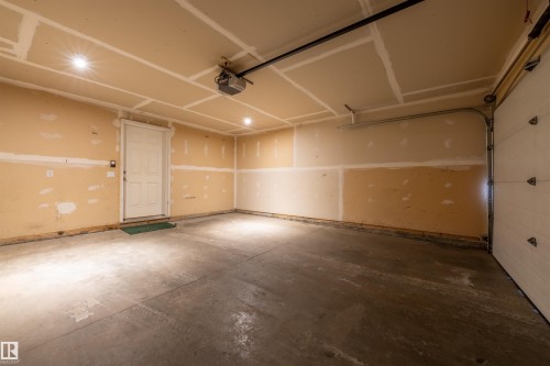 97 465 Hemingway Road, Edmonton, AB - Indoor Photo Showing Garage