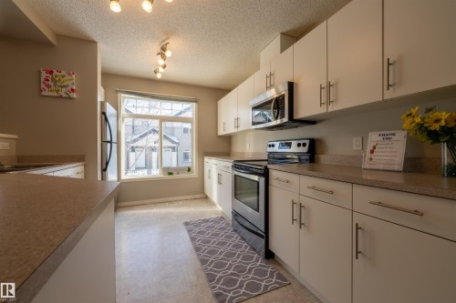 97 465 Hemingway Road, Edmonton, AB - Indoor Photo Showing Kitchen
