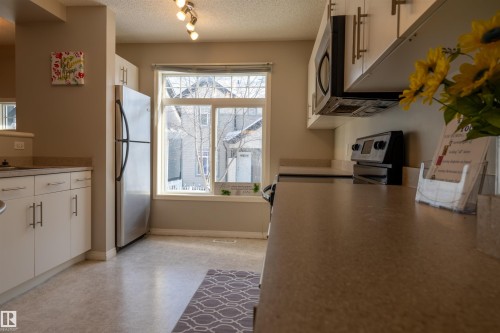 97 465 Hemingway Road, Edmonton, AB - Indoor Photo Showing Kitchen