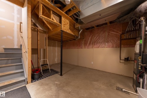 97 465 Hemingway Road, Edmonton, AB - Indoor Photo Showing Other Room