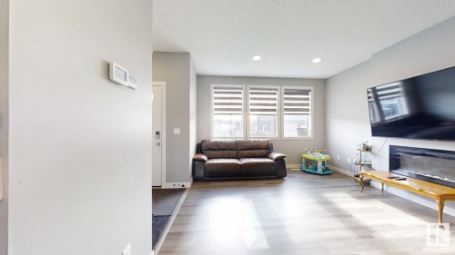 252 41 Avenue, Edmonton, AB - Indoor Photo Showing Living Room With Fireplace