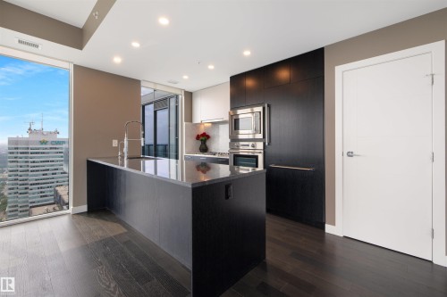 3802 10180 103 Street, Edmonton, AB - Indoor Photo Showing Kitchen