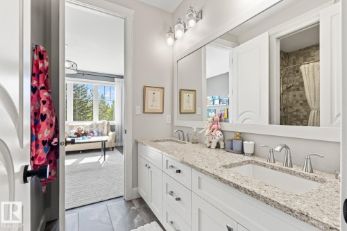 7216 156 Street, Edmonton, AB - Indoor Photo Showing Bathroom
