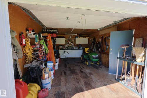 240002 Twp Rd 674, Rural Athabasca County, AB - Indoor Photo Showing Garage