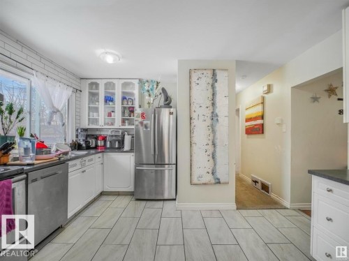 9524 129A Avenue, Edmonton, AB - Indoor Photo Showing Kitchen