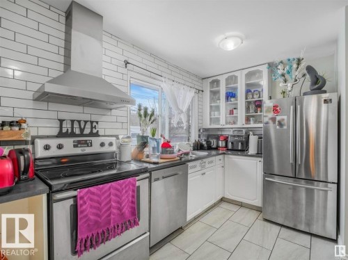 9524 129A Avenue, Edmonton, AB - Indoor Photo Showing Kitchen