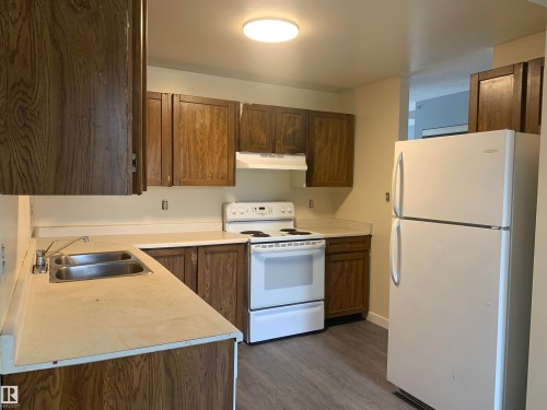 16427 115 Street, Edmonton, AB - Indoor Photo Showing Kitchen With Double Sink