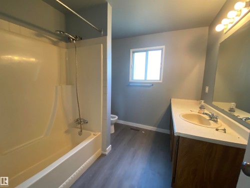 16427 115 Street, Edmonton, AB - Indoor Photo Showing Bathroom