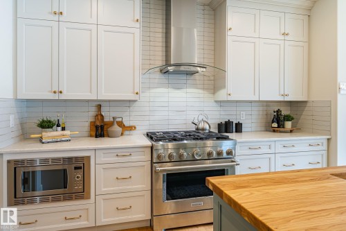 18 Emerald Way, Spruce Grove, AB - Indoor Photo Showing Kitchen With Upgraded Kitchen