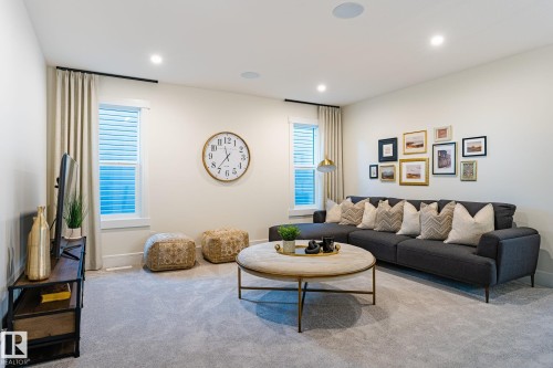 18 Emerald Way, Spruce Grove, AB - Indoor Photo Showing Living Room