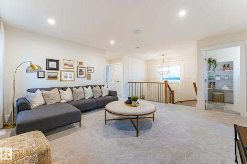 18 Emerald Way, Spruce Grove, AB - Indoor Photo Showing Living Room
