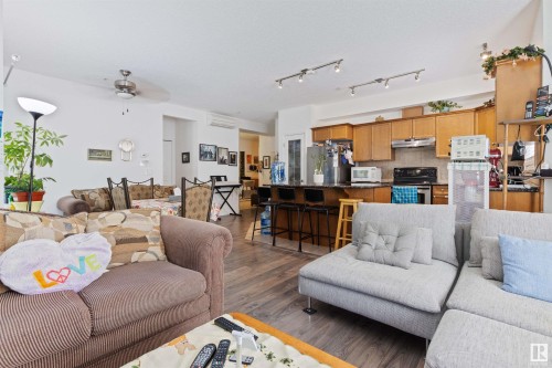 101 8931 156 Street, Edmonton, AB - Indoor Photo Showing Living Room