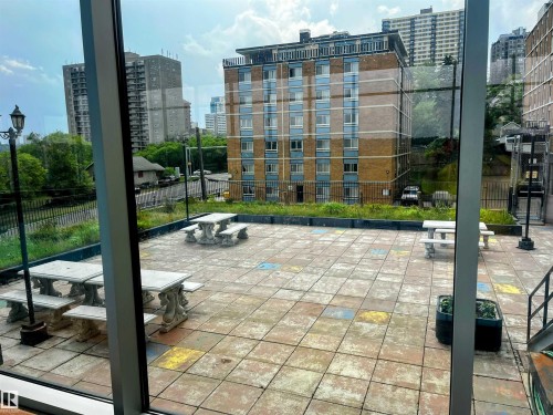 1012 9918 101 Street, Edmonton, AB - Outdoor