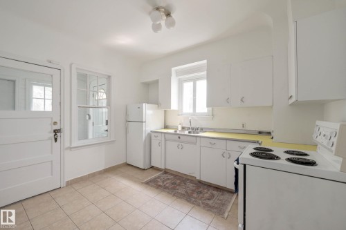 10149 122 Street, Edmonton, AB - Indoor Photo Showing Kitchen