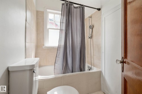 10149 122 Street, Edmonton, AB - Indoor Photo Showing Bathroom