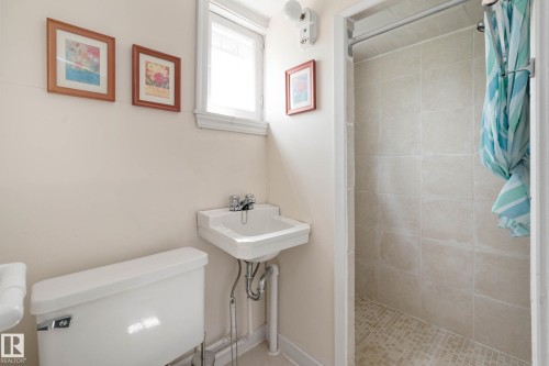 10149 122 Street, Edmonton, AB - Indoor Photo Showing Bathroom