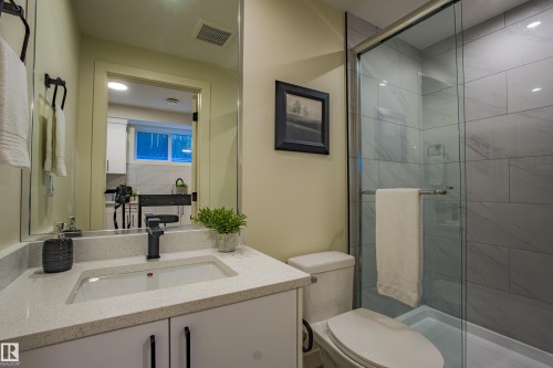 9811 155 Street, Edmonton, AB - Indoor Photo Showing Bathroom
