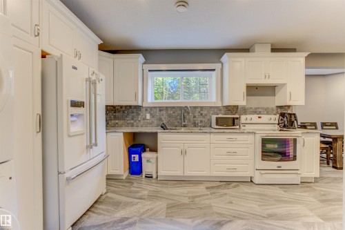 2202 28 Street, Cold Lake, AB - Indoor Photo Showing Kitchen