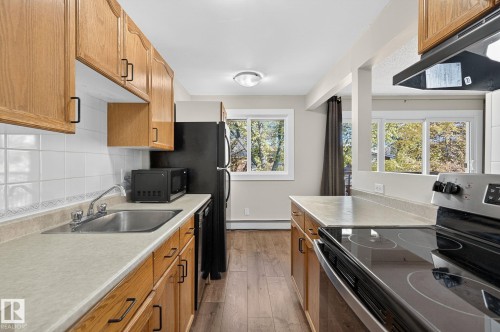 301 10621 79 Avenue Nw, Edmonton, AB - Indoor Photo Showing Kitchen
