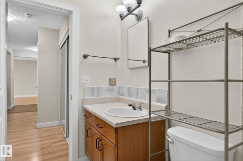 301 10621 79 Avenue Nw, Edmonton, AB - Indoor Photo Showing Bathroom