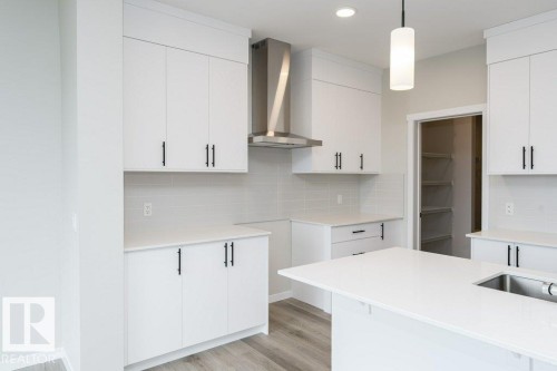 3945 Wren Loop, Edmonton, AB - Indoor Photo Showing Kitchen