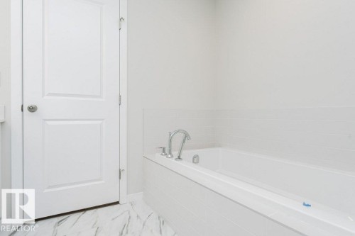 3945 Wren Loop, Edmonton, AB - Indoor Photo Showing Bathroom