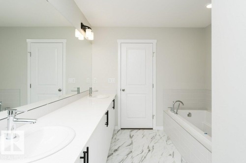 3945 Wren Loop, Edmonton, AB - Indoor Photo Showing Bathroom