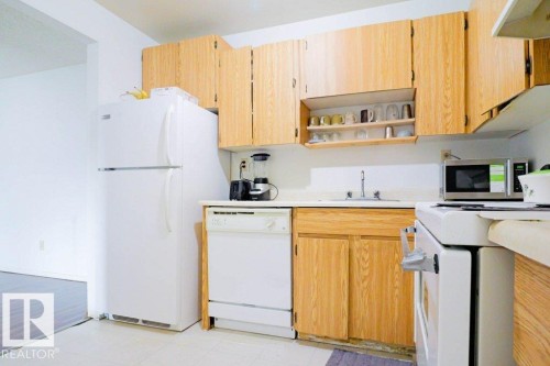 401 1624 48 Street, Edmonton, AB - Indoor Photo Showing Kitchen