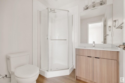 15822 100A Avenue, Edmonton, AB - Indoor Photo Showing Bathroom