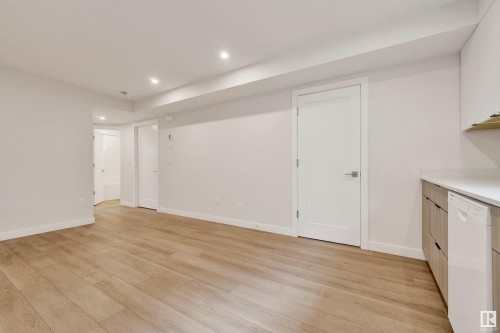 15822 100A Avenue, Edmonton, AB - Indoor Photo Showing Kitchen