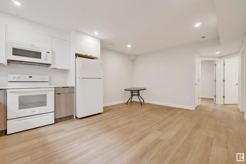 15822 100A Avenue, Edmonton, AB - Indoor Photo Showing Kitchen