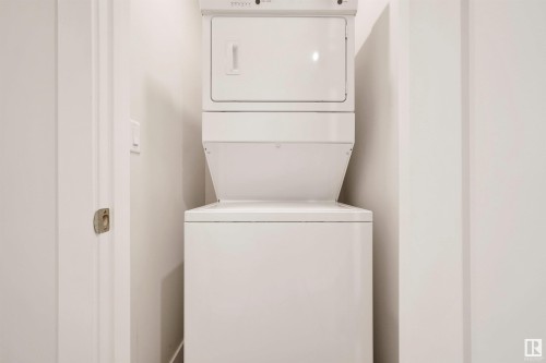 15822 100A Avenue, Edmonton, AB - Indoor Photo Showing Laundry Room