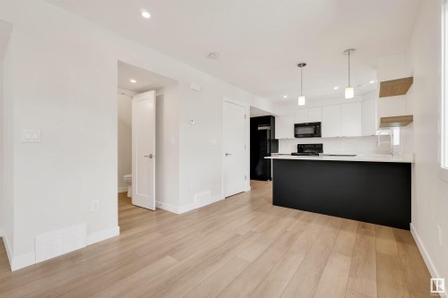 15822 100A Avenue, Edmonton, AB - Indoor Photo Showing Kitchen
