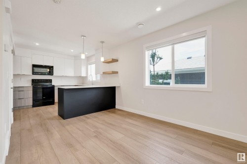 15822 100A Avenue, Edmonton, AB - Indoor Photo Showing Kitchen