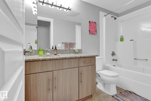 305 3670 139 Avenue, Edmonton, AB - Indoor Photo Showing Bathroom